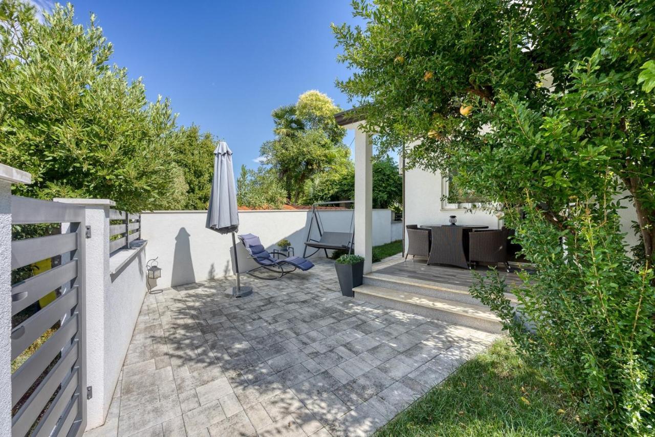 Apartments Claudio Porec Exterior photo